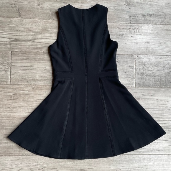 Rag & Bone Rae Dress In Black Sold In Store Only Asymmetrical Zipper Front SZ 4 - Picture 5 of 15